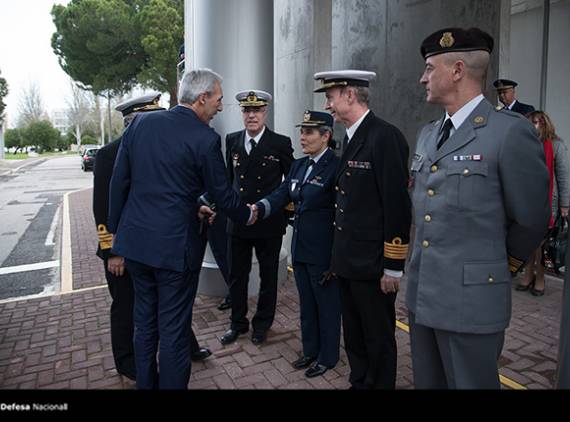 ministro aprova primeira oficial general